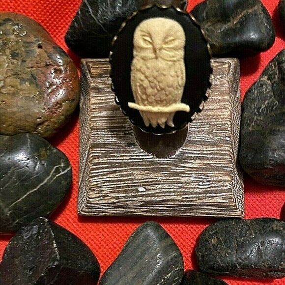 Owl White Black Cameo Brass Adjustable Ring Birds - Picture 2 of 8